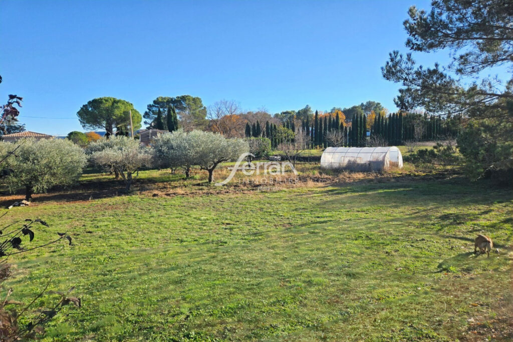 À vendre à Salernes villa 4 chambres sur un terrain de 4000m²  – 5 pièces – 4 chambres – 170.00 m²