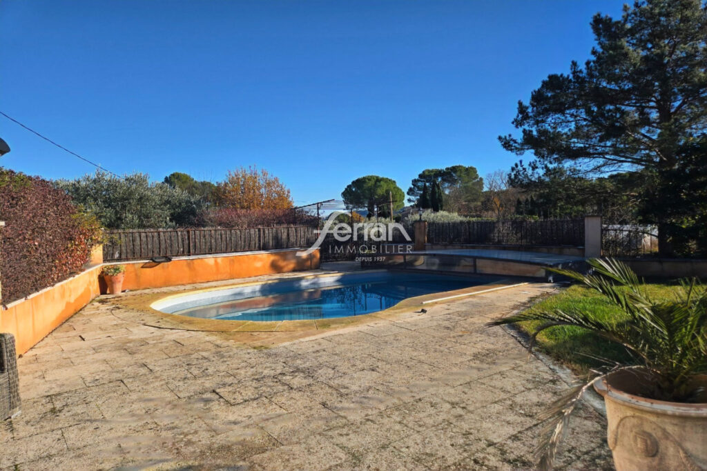 À vendre à Salernes villa 4 chambres sur un terrain de 4000m²  – 5 pièces – 4 chambres – 170.00 m²