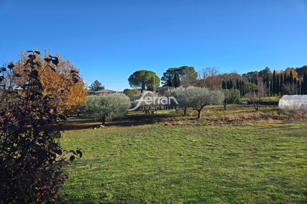 À vendre à Salernes villa 4 chambres sur un terrain de 4000m²  – 5 pièces – 4 chambres – 170.00 m²