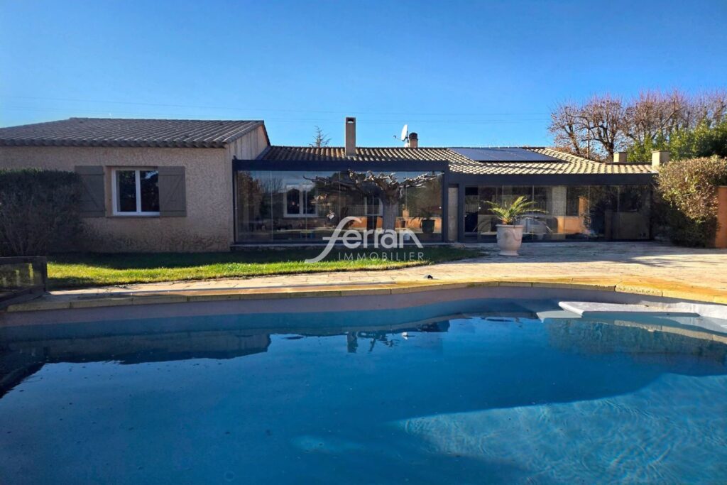 À vendre à Salernes villa 4 chambres sur un terrain de 4000m²  – 5 pièces – 4 chambres – 170.00 m²