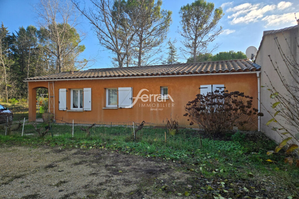 À vendre idéal investisseur à Villecroze maison T4 avec jardin – 4 pièces – 3 chambres – 77.00 m²