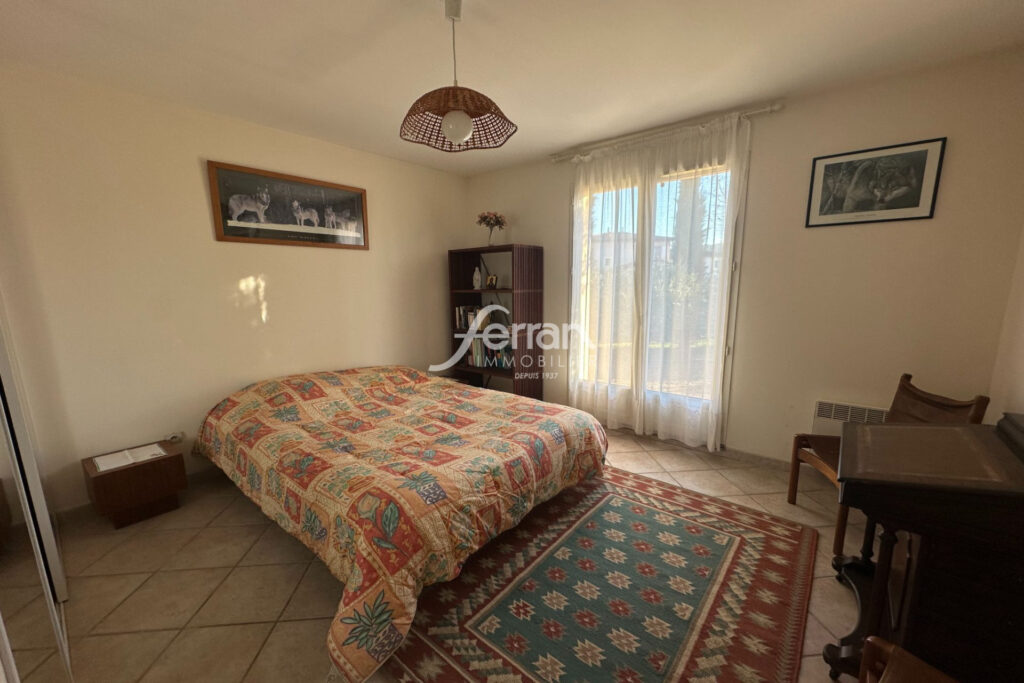 Maison d’environ 100m² sur un terrain d’environ 700 m². – NR pièces – 3 chambres – 99.93 m²