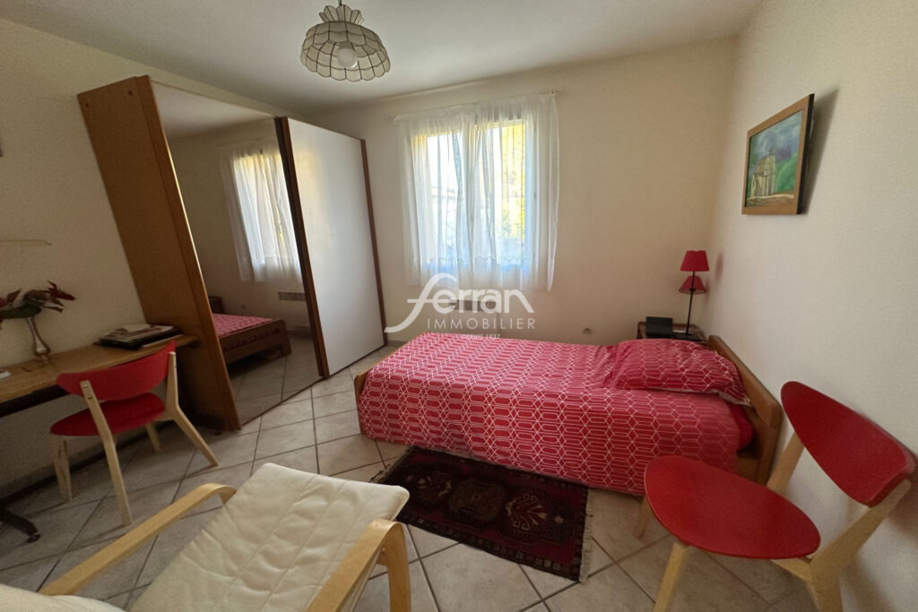 Maison d’environ 100m² sur un terrain d’environ 700 m². – NR pièces – 3 chambres – 99.93 m²