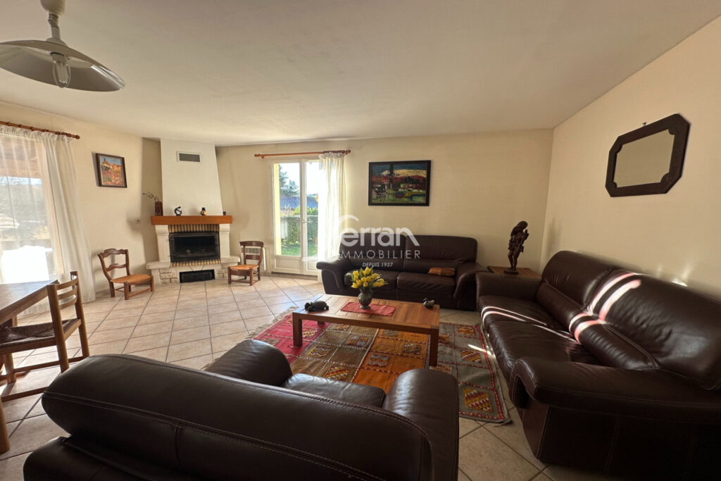 Maison d’environ 100m² sur un terrain d’environ 700 m². – NR pièces – 3 chambres – 99.93 m²