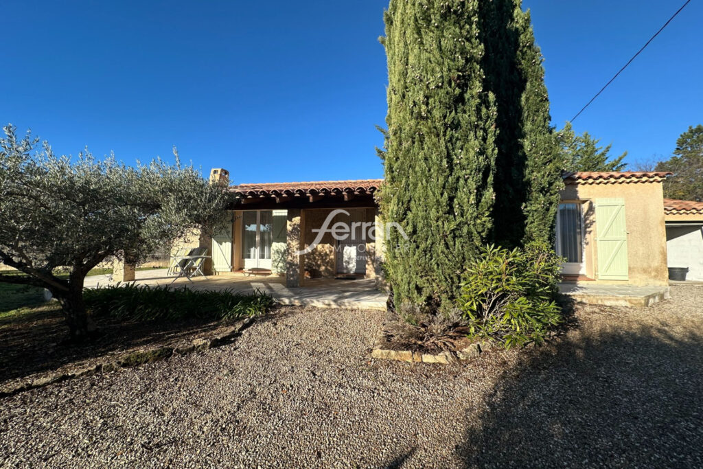 Maison d’environ 100m² sur un terrain d’environ 700 m². – NR pièces – 3 chambres – 99.93 m²