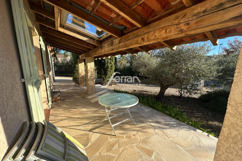 Maison d’environ 100m² sur un terrain d’environ 700 m². – NR pièces – 3 chambres – 99.93 m²