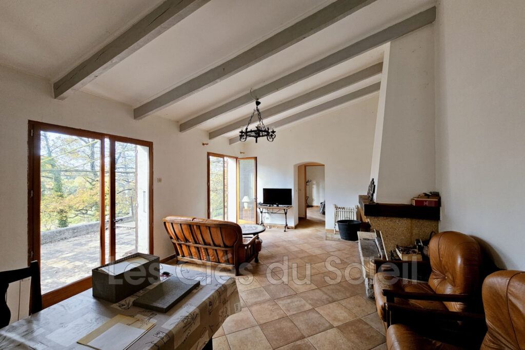 TOURVES  – 17 000 m² de liberté, 147 m² de charme : votre havr – 6 pièces – 3 chambres – 94.00 m²