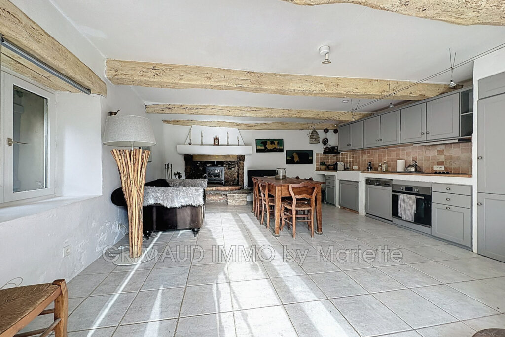 belle maison en pierres dans hameau – 3 pièces – 1 chambre – 88.00 m²
