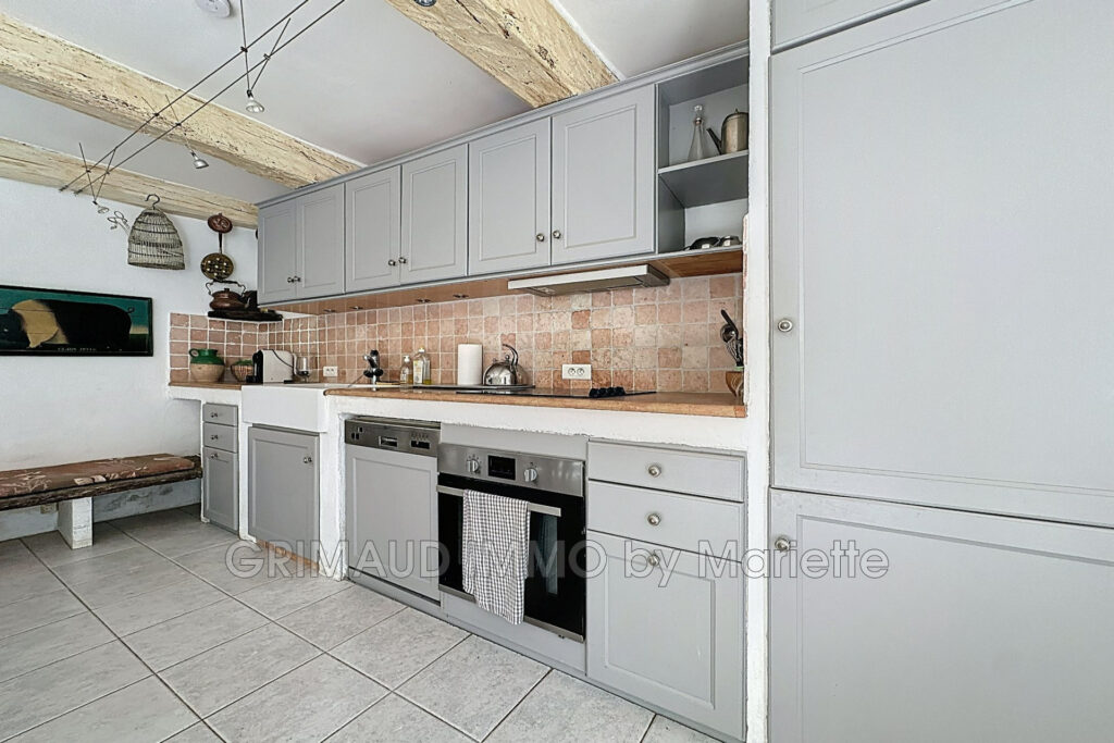 belle maison en pierres dans hameau – 3 pièces – 1 chambre – 88.00 m²