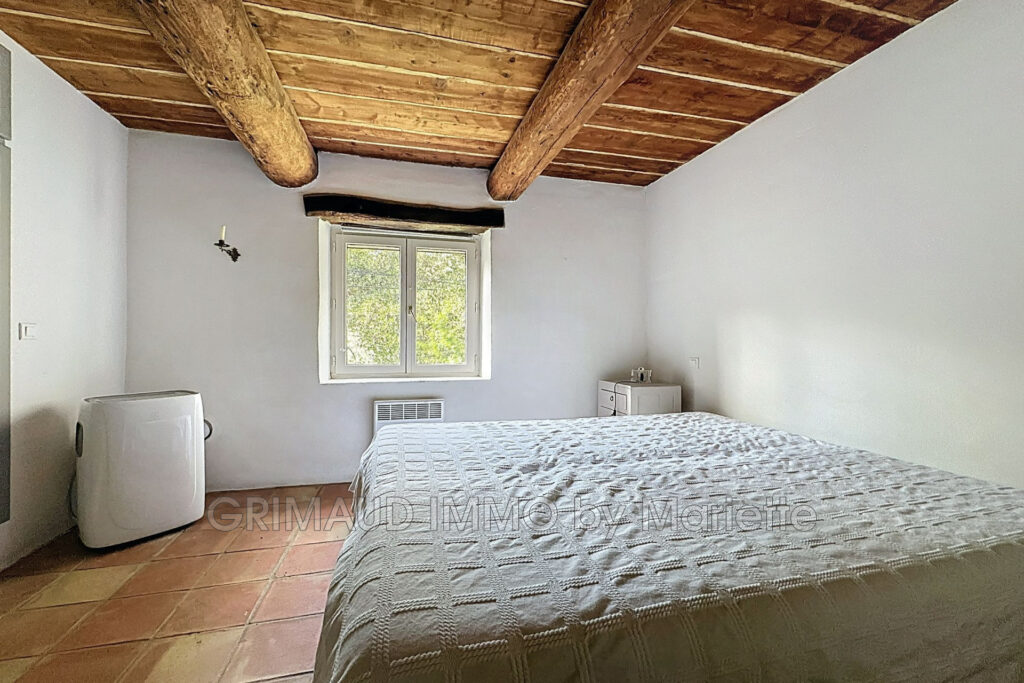 belle maison en pierres dans hameau – 3 pièces – 1 chambre – 88.00 m²