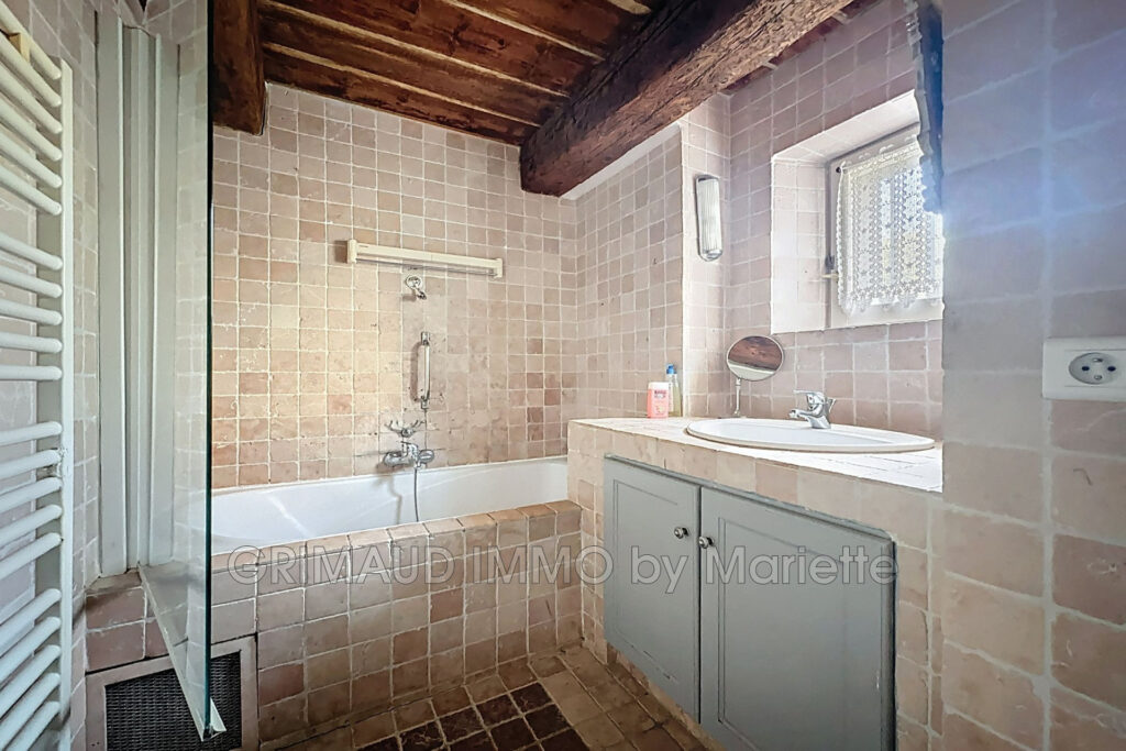 belle maison en pierres dans hameau – 3 pièces – 1 chambre – 88.00 m²