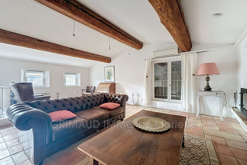 belle maison en pierres dans hameau – 3 pièces – 1 chambre – 88.00 m²