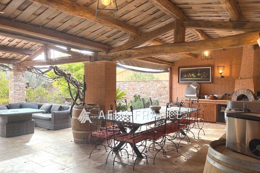 vente villa 5 Pièce(s) – 5 pièces – 3 chambres – 142.00 m²