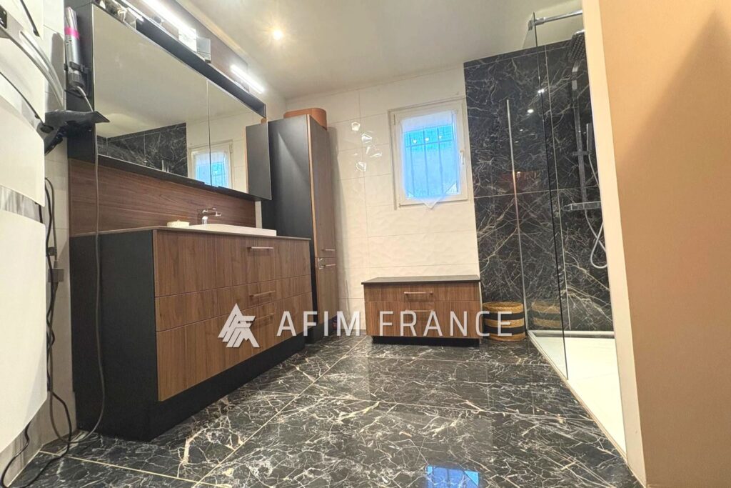 vente villa 5 Pièce(s) – 5 pièces – 3 chambres – 142.00 m²