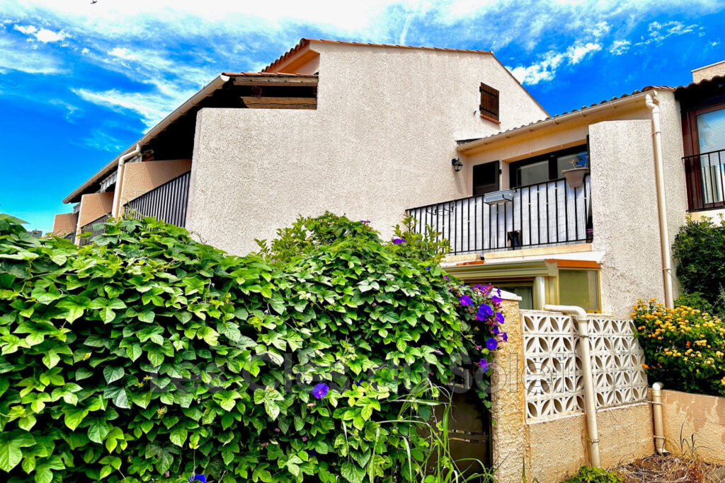 Appartement de 25 m2 en rez de jardin à La Londe les maures.   – 1 pièce – NR chambres – 25.70 m²