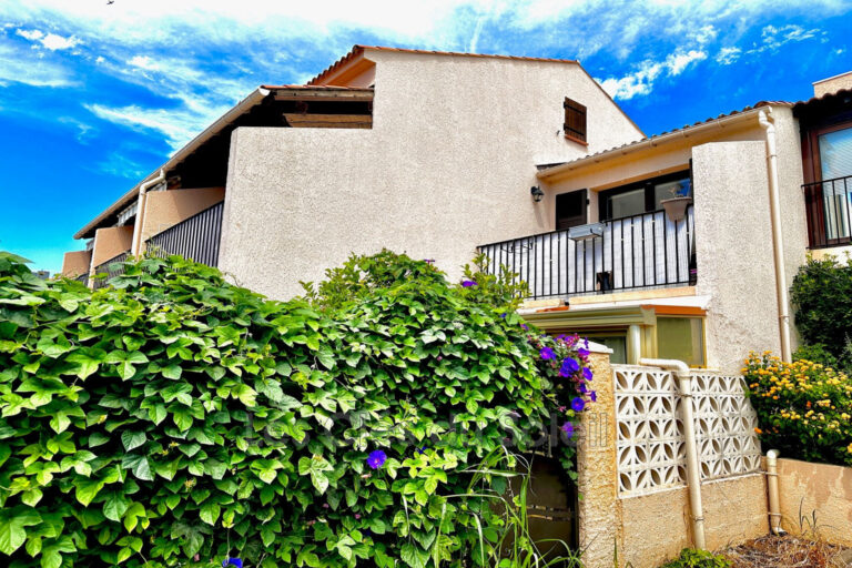 Appartement de 25 m2 en rez de jardin à La Londe les maures.   – 1 pièce – NR chambres – 25.70 m²