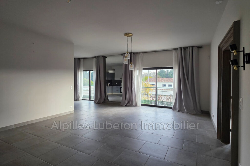 vente hangar 2 Pièce(s) – 2 pièces – 1 chambre – 81.80 m²