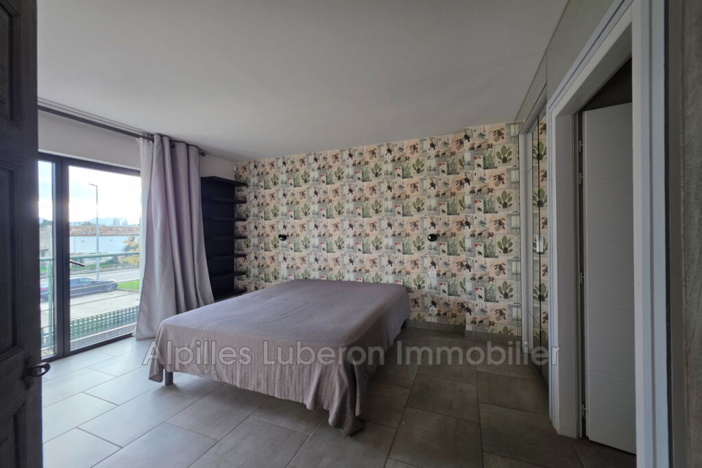 vente hangar 2 Pièce(s) – 2 pièces – 1 chambre – 81.80 m²