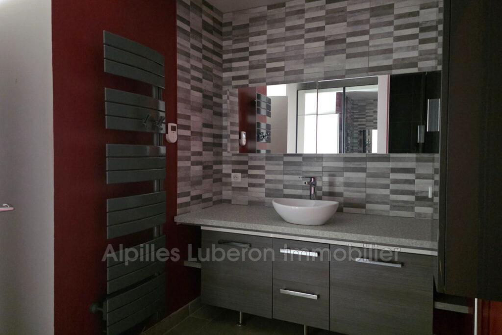 vente hangar 2 Pièce(s) – 2 pièces – 1 chambre – 81.80 m²