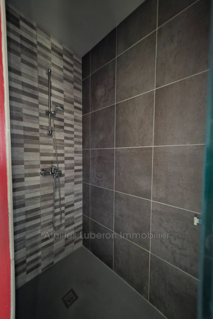 vente hangar 2 Pièce(s) – 2 pièces – 1 chambre – 81.80 m²