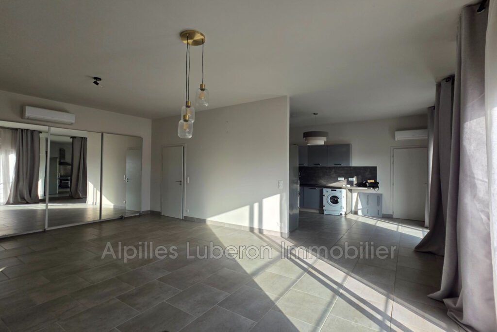vente hangar 2 Pièce(s) – 2 pièces – 1 chambre – 81.80 m²