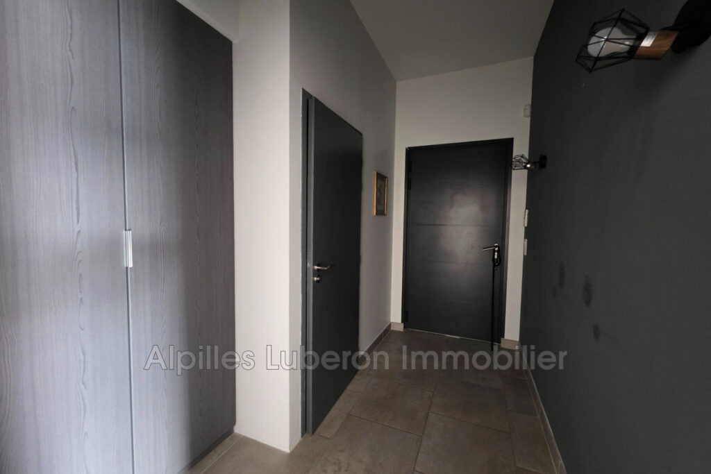 vente hangar 2 Pièce(s) – 2 pièces – 1 chambre – 81.80 m²