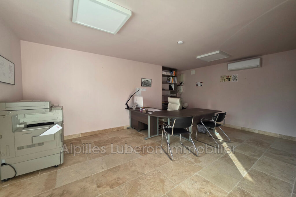 vente hangar 2 Pièce(s) – 2 pièces – 1 chambre – 81.80 m²