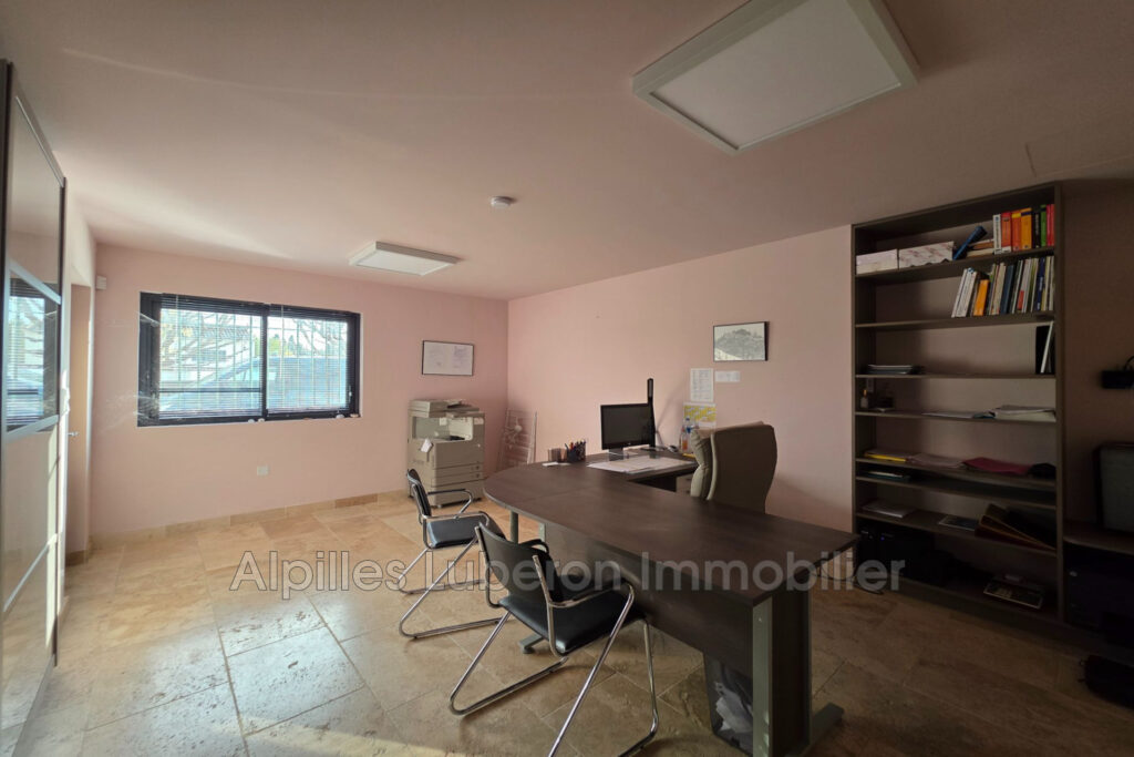 vente hangar 2 Pièce(s) – 2 pièces – 1 chambre – 81.80 m²