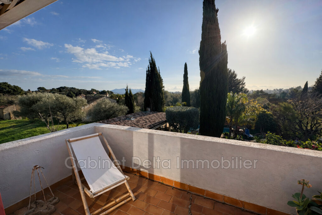 Villa à Sanary, située dans un cadre verdoyant, proche des éco – 6 pièces – 4 chambres – 142.00 m²