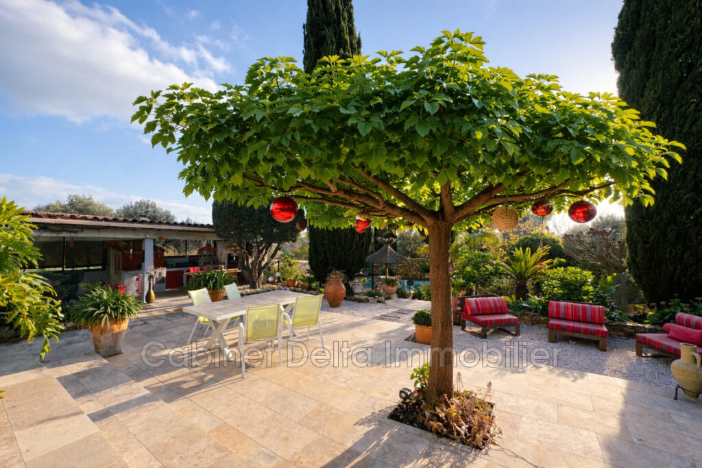 Villa à Sanary, située dans un cadre verdoyant, proche des éco – 6 pièces – 4 chambres – 142.00 m²