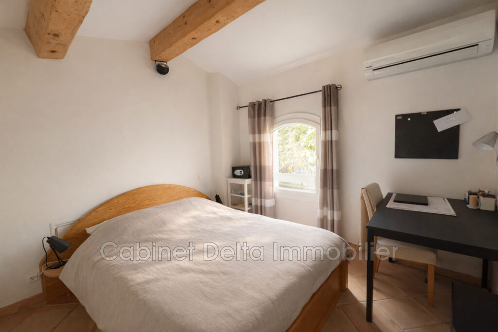 Villa à Sanary, située dans un cadre verdoyant, proche des éco – 6 pièces – 4 chambres – 142.00 m²