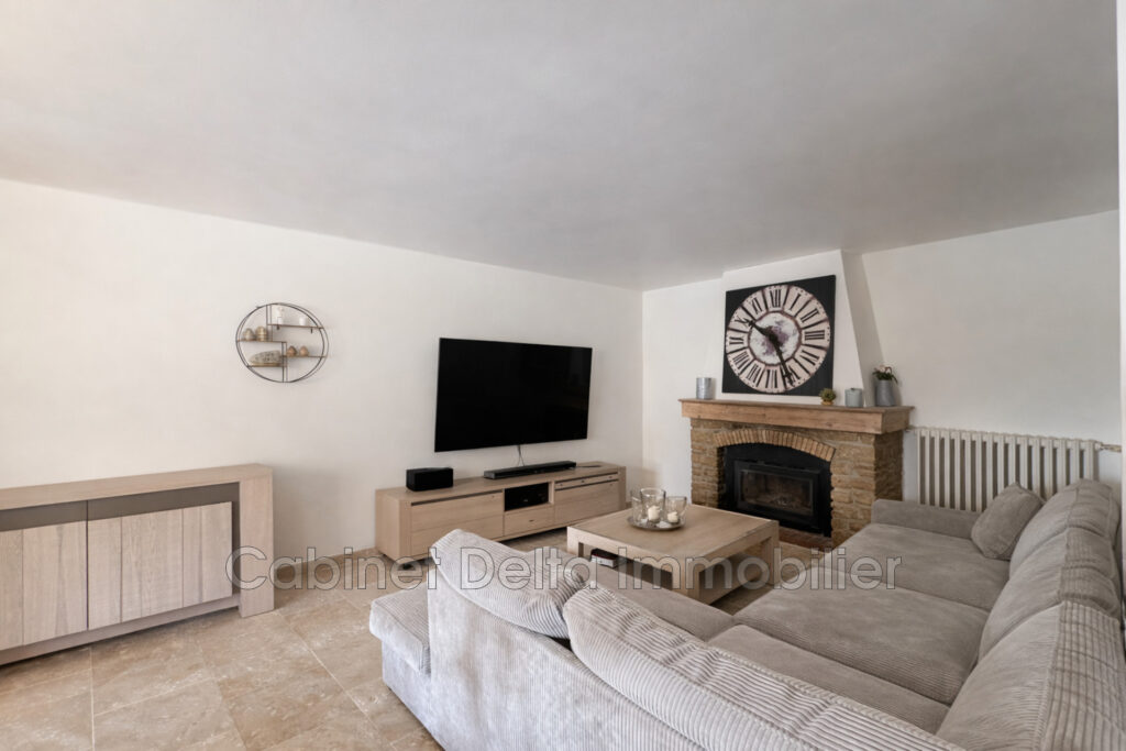 Villa à Sanary, située dans un cadre verdoyant, proche des éco – 6 pièces – 4 chambres – 142.00 m²