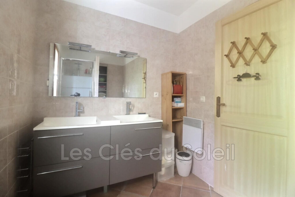 TOURVES  – 17 000 m² de liberté, 147 m² de charme : votre havr – 6 pièces – 3 chambres – 94.00 m²