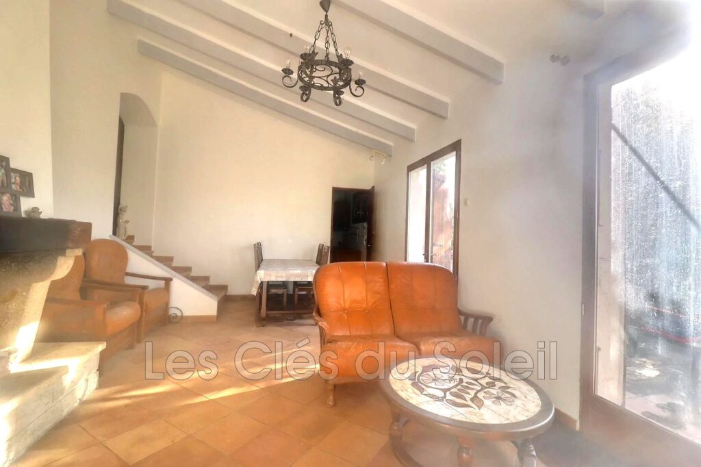 TOURVES  – 17 000 m² de liberté, 147 m² de charme : votre havr – 6 pièces – 3 chambres – 94.00 m²