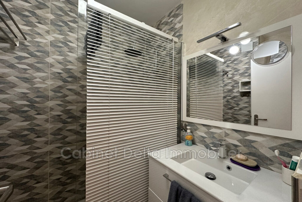 SANARY SUR MER centre ville à pied – 2 pièces – 1 chambre – 51.00 m²