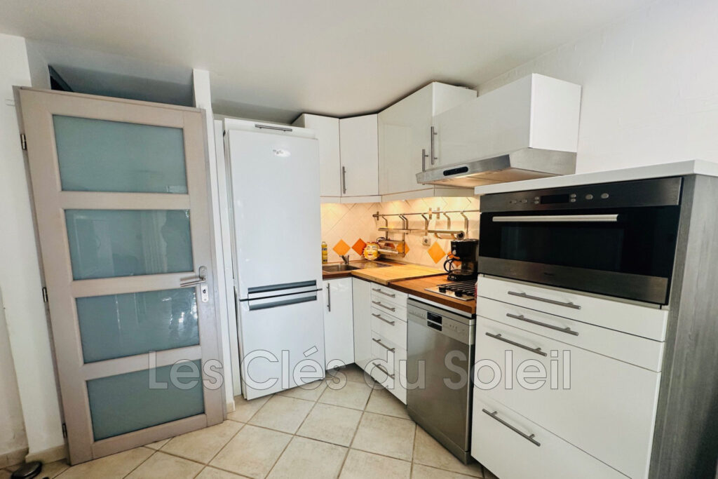 Appartement de 25 m2 en rez de jardin à La Londe les maures.   – 1 pièce – NR chambres – 25.70 m²