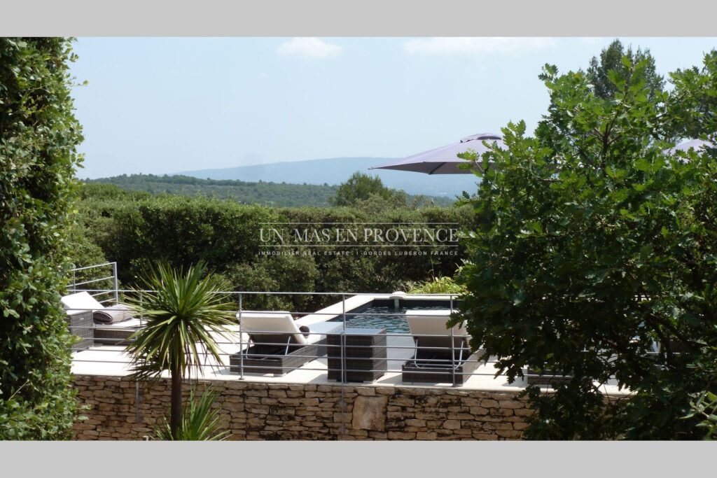 Mas Provençal à Gordes ? Location Saisonnière au Coeur de la Ga – 4 pièces – 3 chambres – 200.00 m²