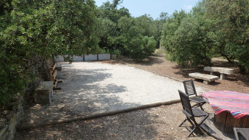 Mas Provençal à Gordes ? Location Saisonnière au Coeur de la Ga – 4 pièces – 3 chambres – 200.00 m²
