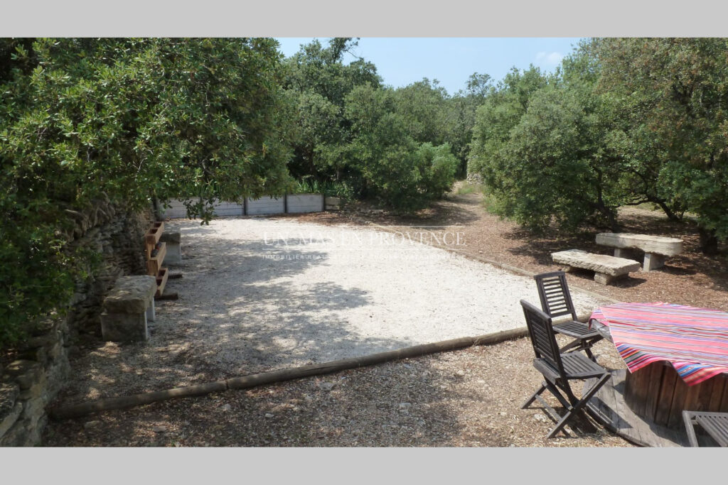 Mas Provençal à Gordes ? Location Saisonnière au Coeur de la Ga – 4 pièces – 3 chambres – 200.00 m²