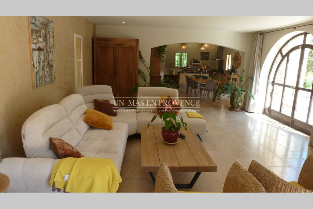 Mas Provençal à Gordes ? Location Saisonnière au Coeur de la Ga – 4 pièces – 3 chambres – 200.00 m²