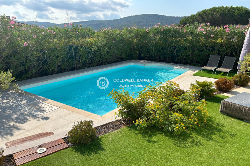 Élégante maison de plain-pied vue collines  – 4 pièces – 3 chambres – 130.00 m²