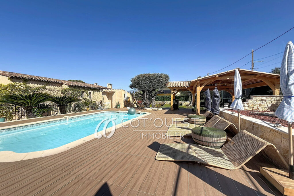 vente maison 7 Pièce(s) – 7 pièces – 5 chambres – 317.00 m²