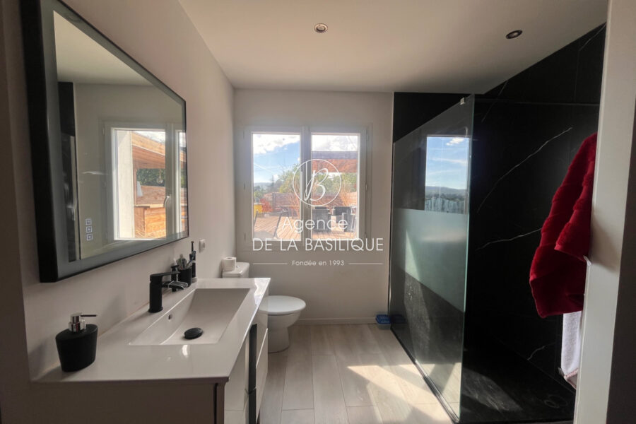 Maison à vendre à Saint-maximin-la-sainte-baume — Vue nature — photo 11