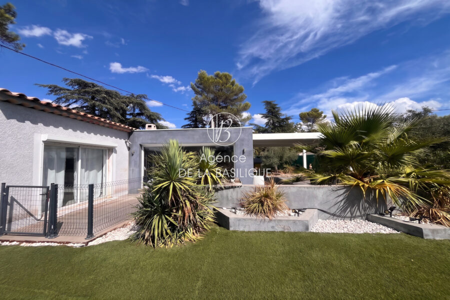 Maison à vendre à Saint-maximin-la-sainte-baume — Vue nature — photo 3