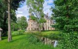 Élégant château avec nombreuses dépendances, dans un écrin de verdure et d’eau, pour rêveurs éclairé – 15 pièces – 10 chambres – 730 m²
