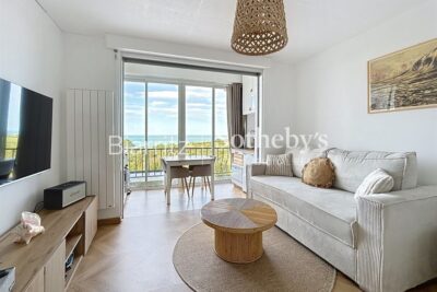 Charmant studio rénové – Vue mer & emplacement idéal – 1 pièce – NR chambres – 23 m²