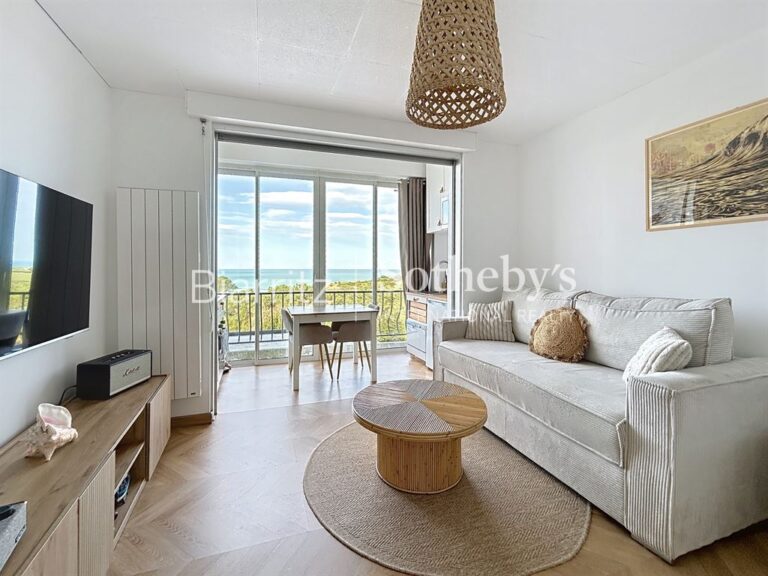 Charmant studio rénové – Vue mer & emplacement idéal – 1 pièce – NR chambres – 23 m²