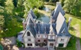 Élégant château avec nombreuses dépendances, dans un écrin de verdure et d’eau, pour rêveurs éclairé – 15 pièces – 10 chambres – 730 m²
