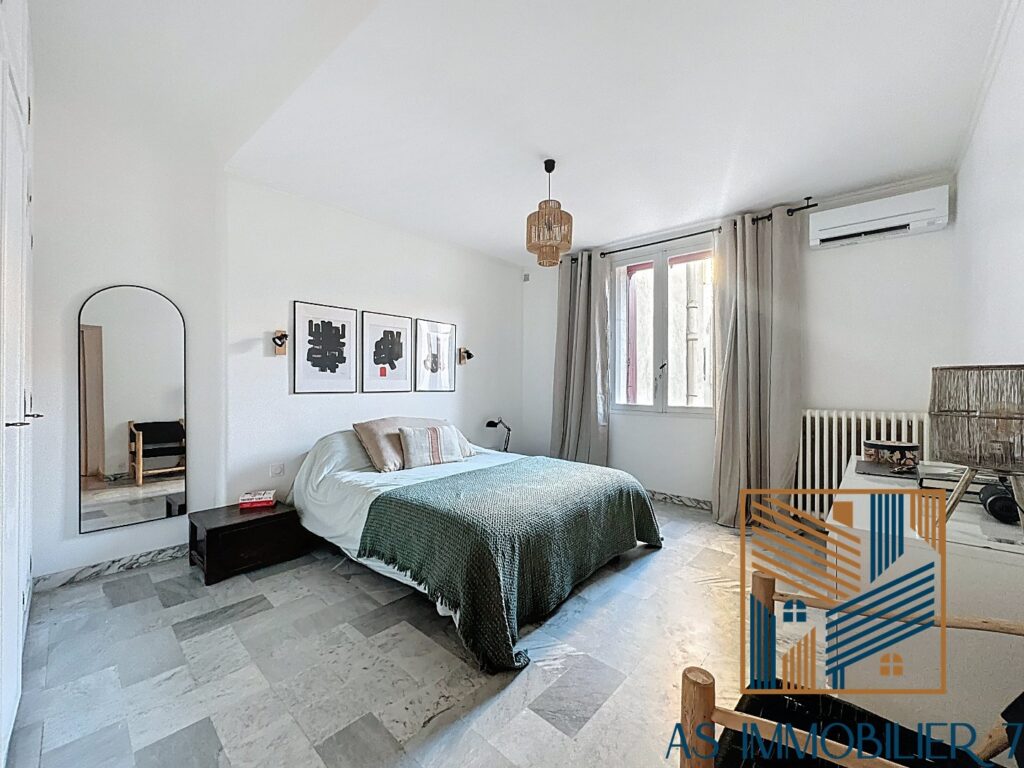 Appartement – 3 pièces – 2 chambres – 102 m²