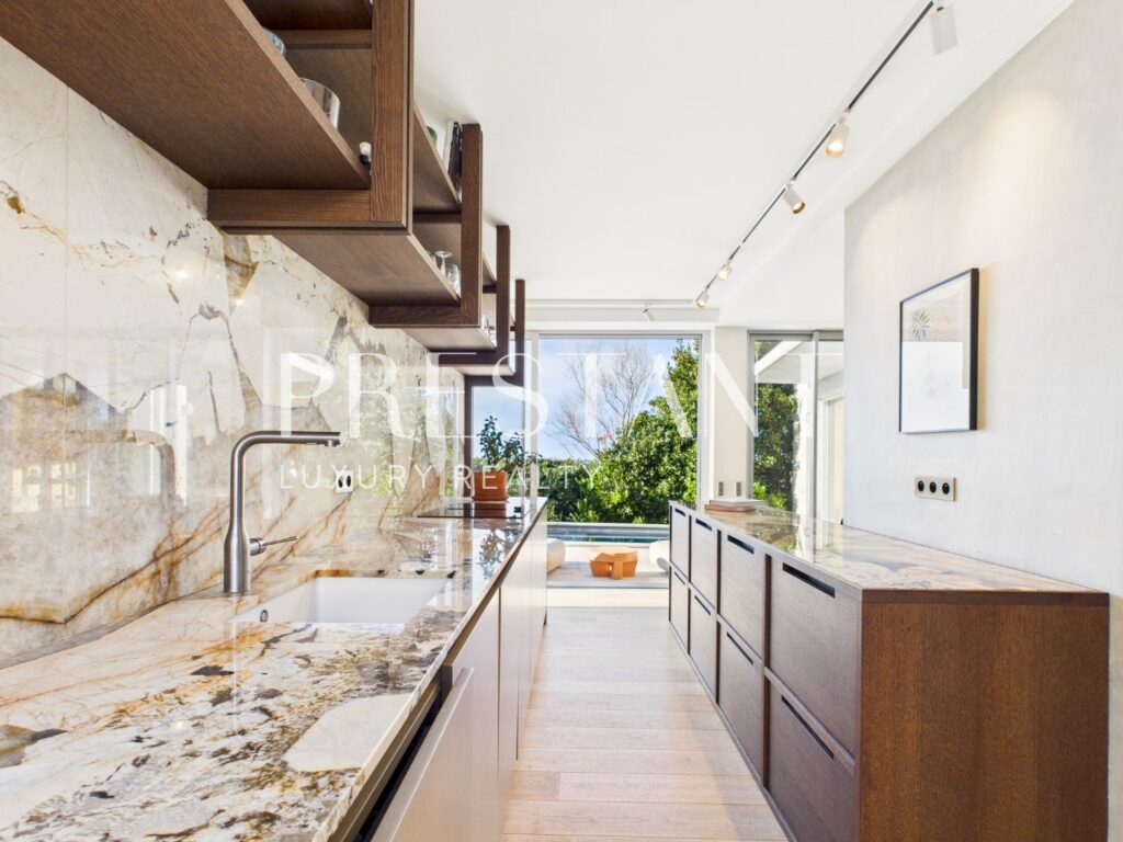 Maison – 7 pièces – 4 chambres – 165 m²